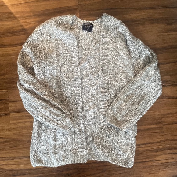 Abercrombie & Fitch Gray Puffed Sleeve Cable Cardigan Small - Picture 2 of 5